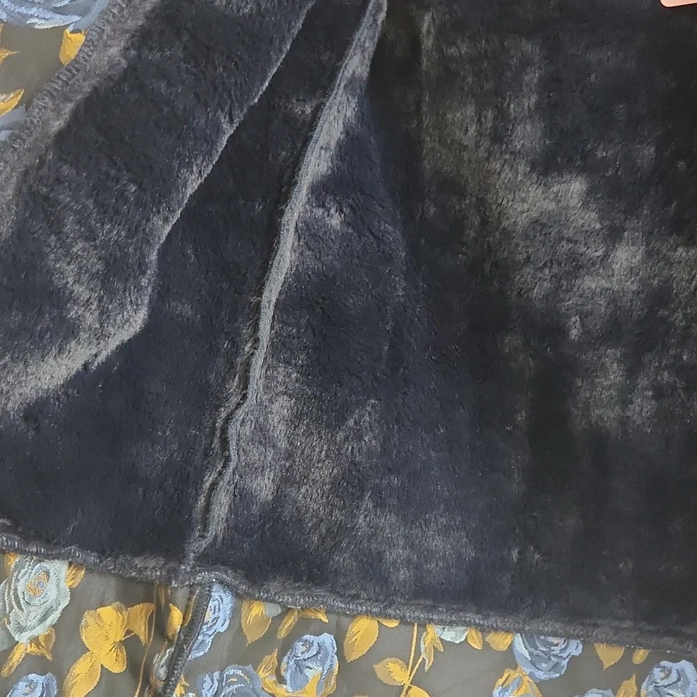 Beautiful coat - Picture 5 of 5